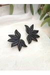 Καρφωτά σκουλαρίκια πολυμερικού πηλού μαύρο λουλούδι